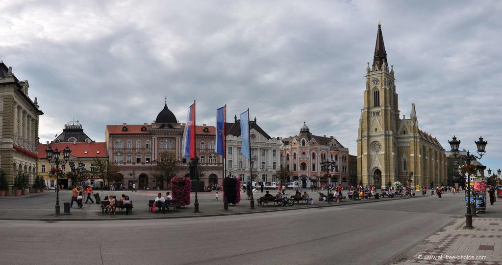 Family Top Rooms Bela Lada Sobe Novi Sad Bagian luar foto