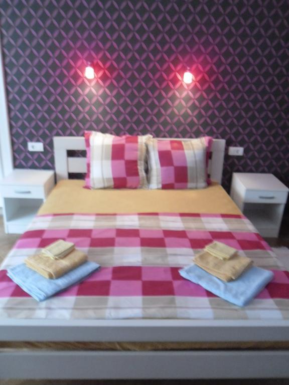 Family Top Rooms Bela Lada Sobe Novi Sad Ruang foto